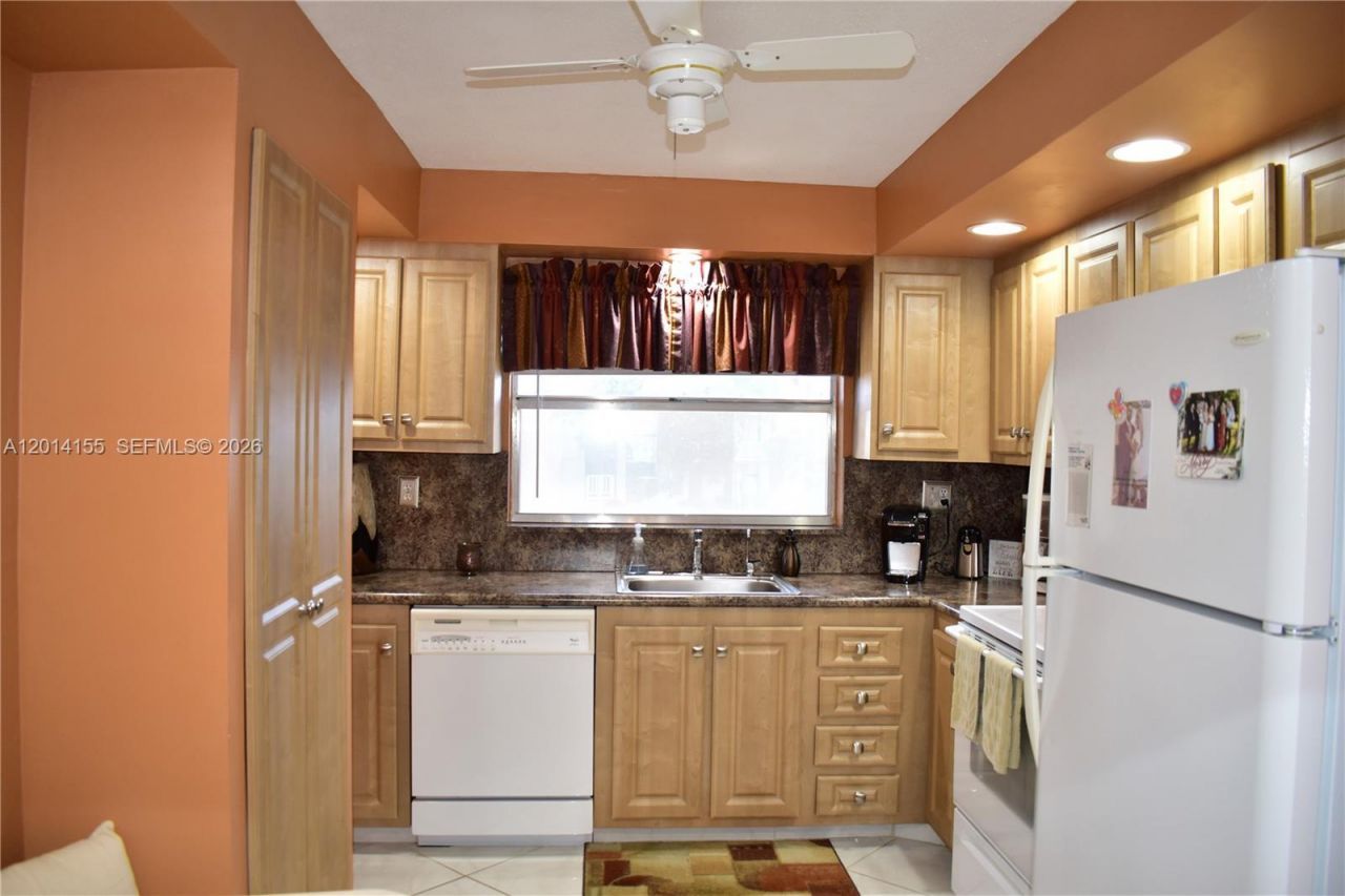 9541 Sunrise Lakes Blvd , Unit 204, Sunrise, FL 33322 Photo