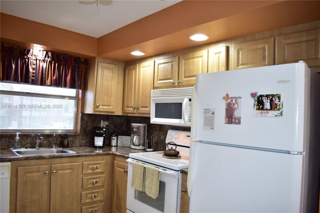 9541 Sunrise Lakes Blvd , Unit 204, Sunrise, FL 33322 Photo