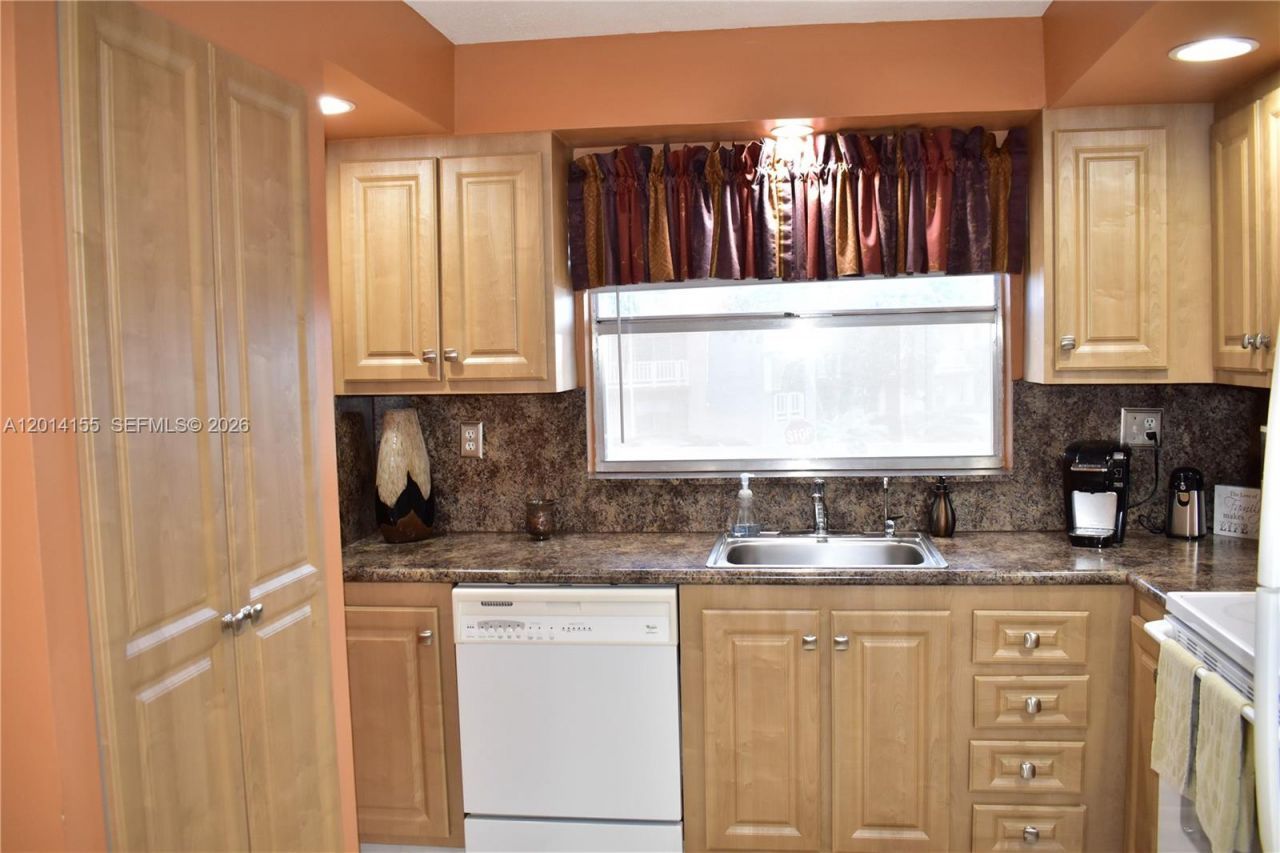 9541 Sunrise Lakes Blvd , Unit 204, Sunrise, FL 33322 Photo