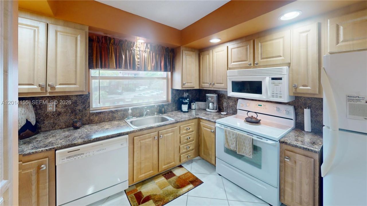 9541 Sunrise Lakes Blvd , Unit 204, Sunrise, FL 33322 Photo