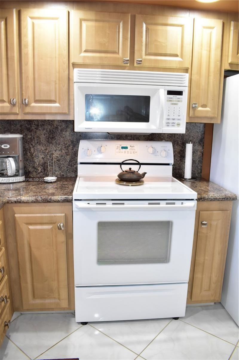 9541 Sunrise Lakes Blvd , Unit 204, Sunrise, FL 33322 Photo