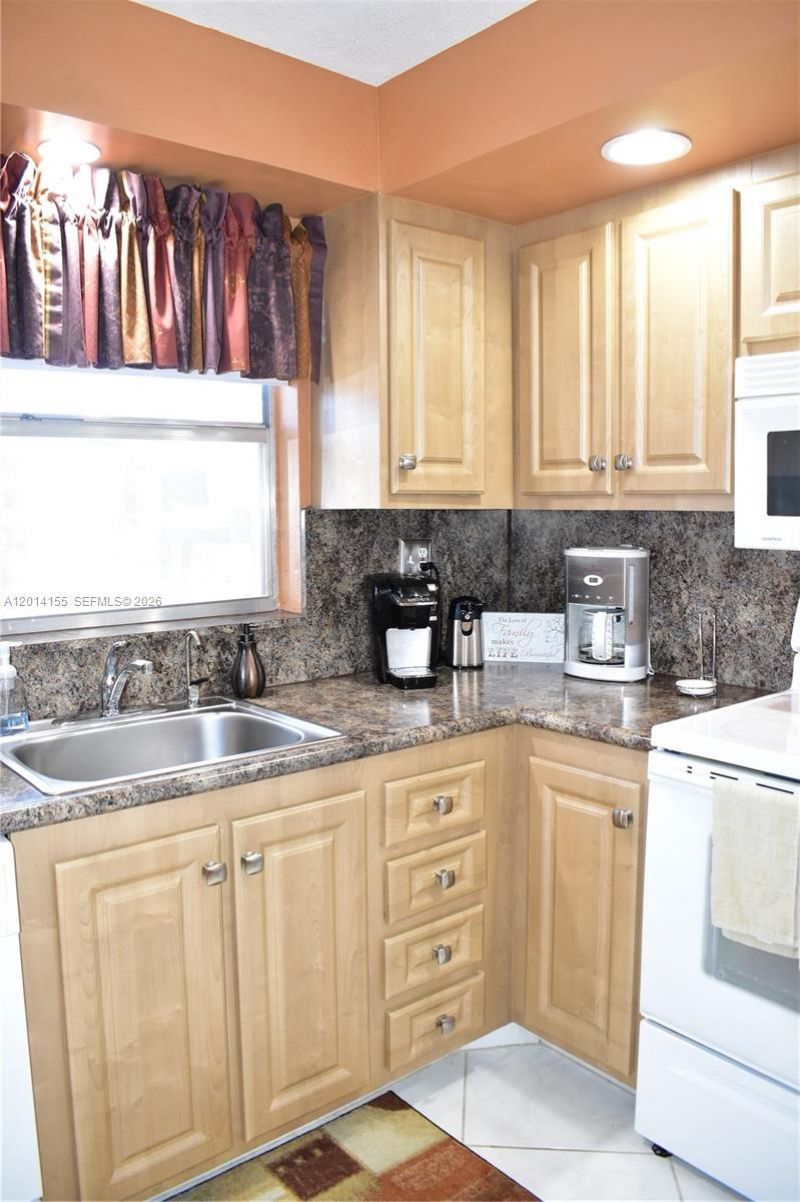 9541 Sunrise Lakes Blvd , Unit 204, Sunrise, FL 33322 Photo
