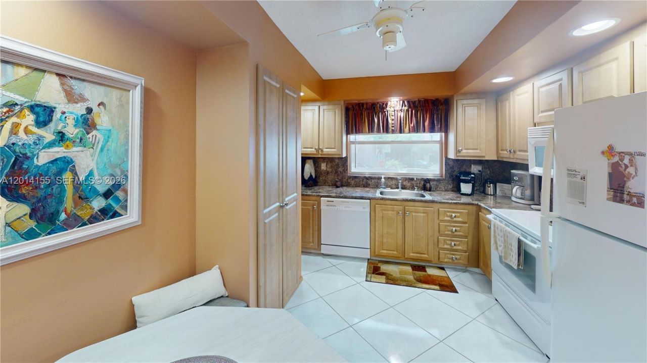 9541 Sunrise Lakes Blvd , Unit 204, Sunrise, FL 33322 Photo