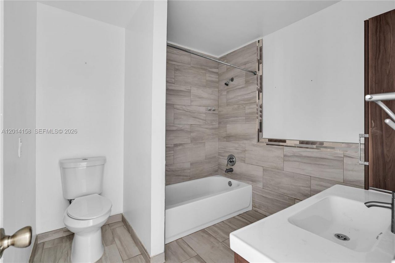 5375 W 23rd Ct, Unit 14-10, Hialeah, FL 33016 Photo