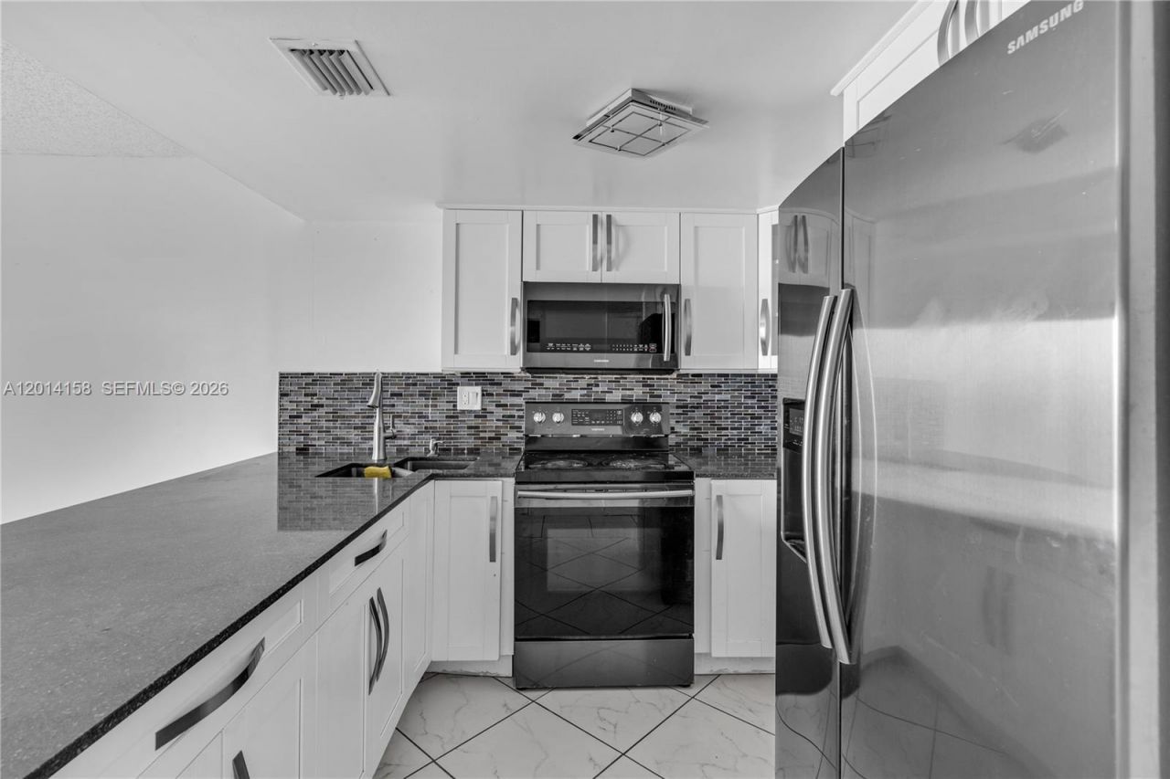 5375 W 23rd Ct, Unit 14-10, Hialeah, FL 33016 Photo