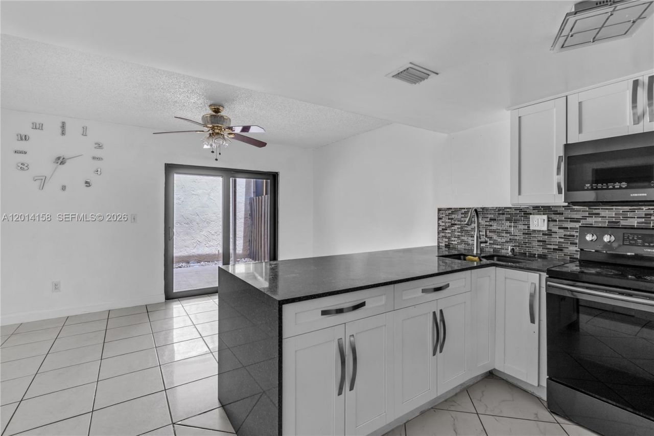5375 W 23rd Ct, Unit 14-10, Hialeah, FL 33016 Photo