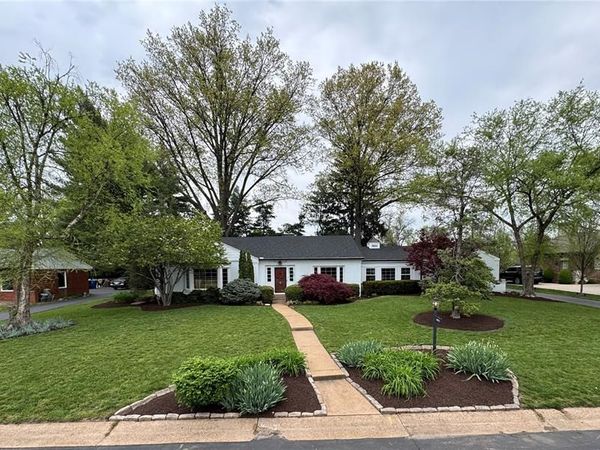 9053 Saranac Drive , Richmond Heights, MO 63117