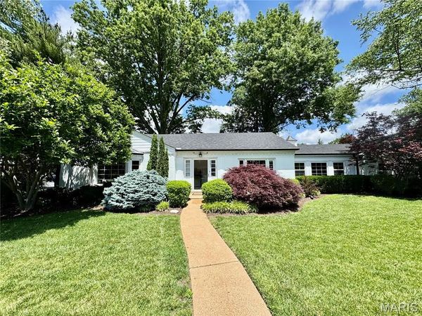 9053 Saranac Drive, Richmond Heights, MO 63117