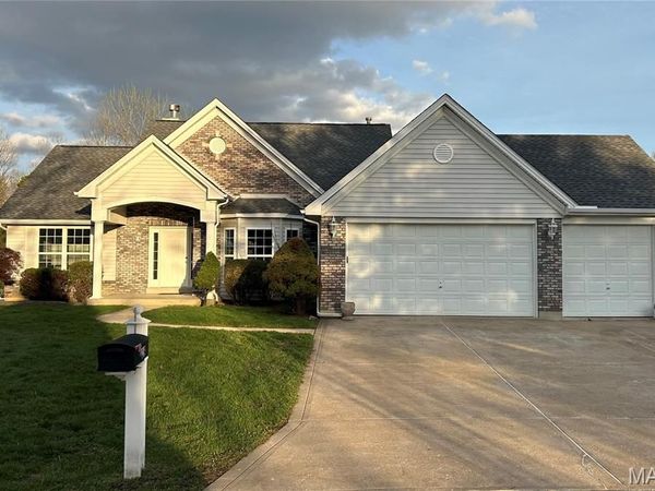 819 Hidden Spring Drive, St Charles, MO 63304