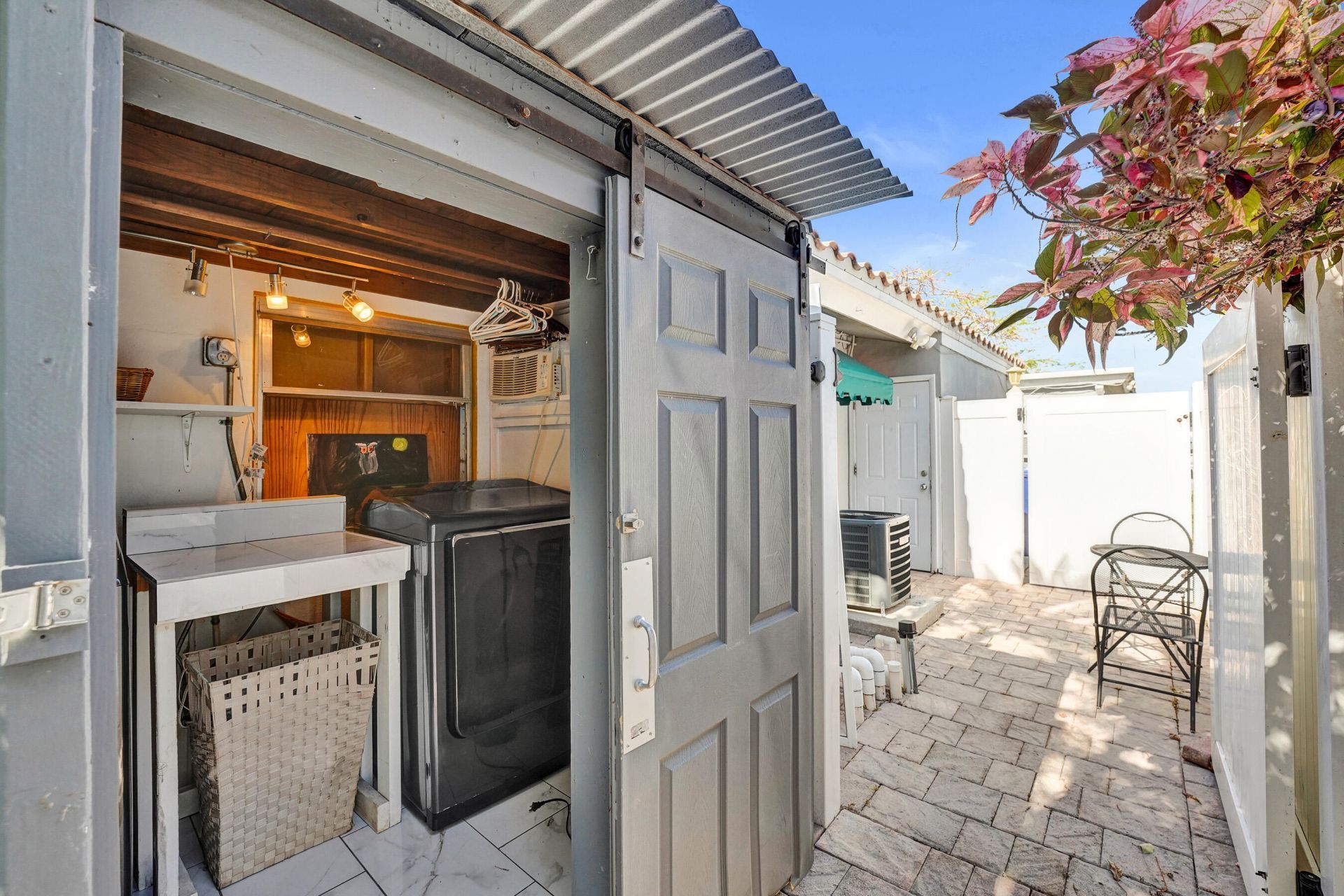 1036 NE 9th Avenue, Fort Lauderdale, FL 33304 Photo
