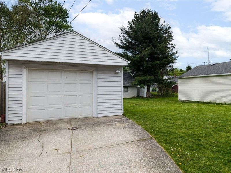 1234 W Miner Road, Mayfield Heights, OH 44124 Photo 3