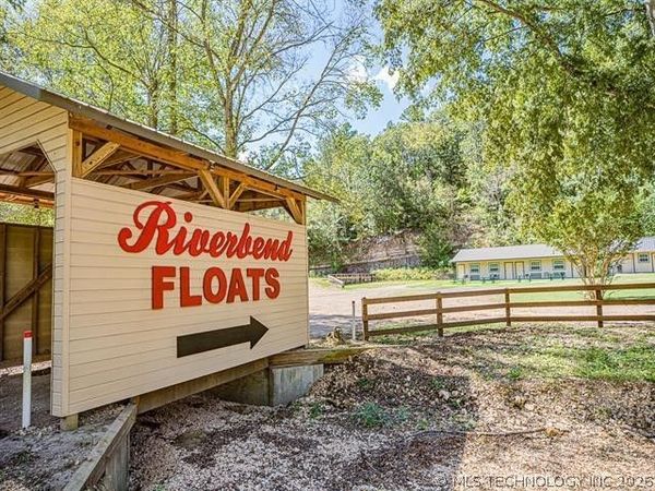 15693 Hwy 10 , Tahlequah, OK 74464