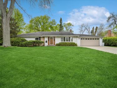 1112 Whitfield Road, Northbrook, IL 60062