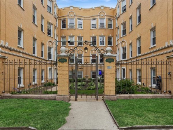 7409 N Hoyne Avenue , Unit 3, Chicago, IL 60645