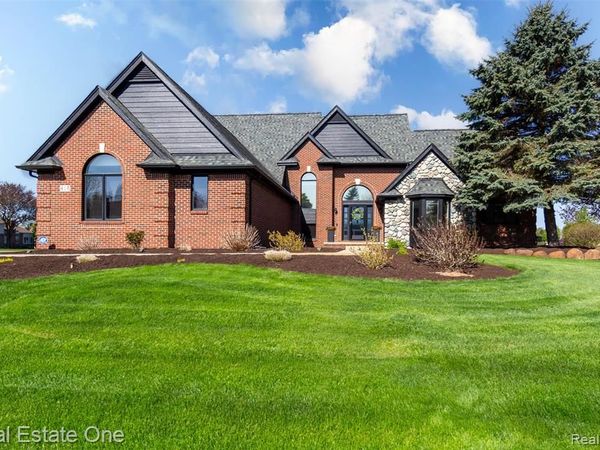 418 Gleneagles, Highland Twp, MI 48357