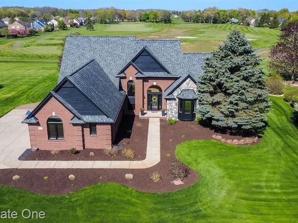 418 Gleneagles, Highland Twp, MI 48357