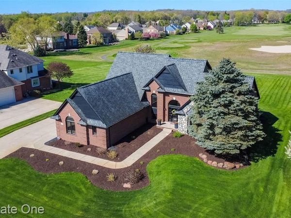 418 Gleneagles, Highland Twp, MI 48357