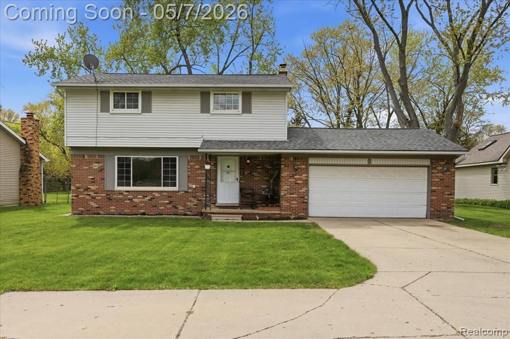 2735 N Williams Lake Road, Waterford Township, MI 48329 Main Photo