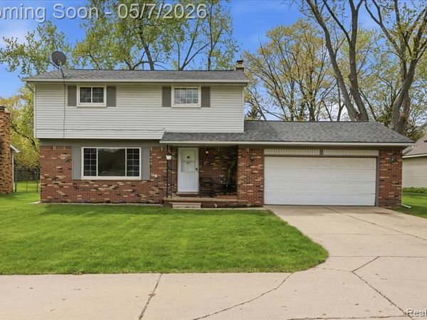 2735 N Williams Lake Road, Waterford Twp, MI 48329