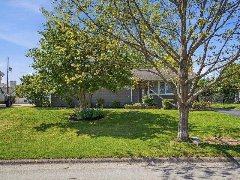 785 Island Court , Columbus, OH 43214 Photo 3