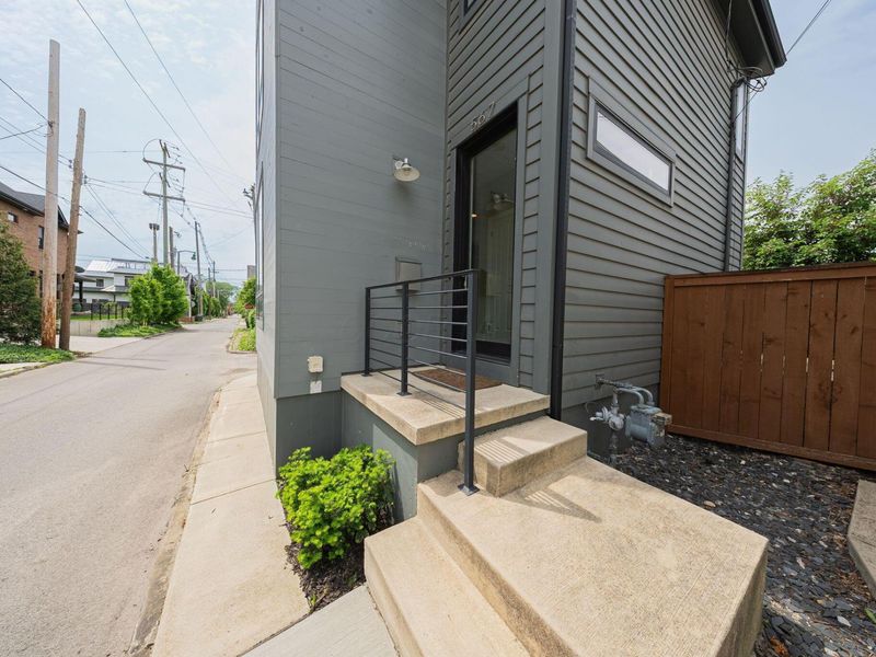 567 Lathrop Street , Columbus, OH 43206 Photo 4