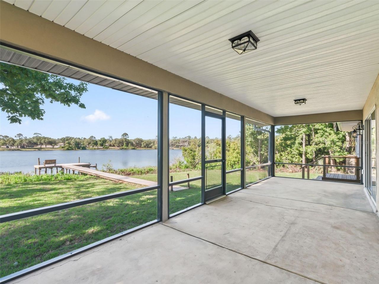 214 Fisher Run , Ocklawaha, FL 32179 Photo