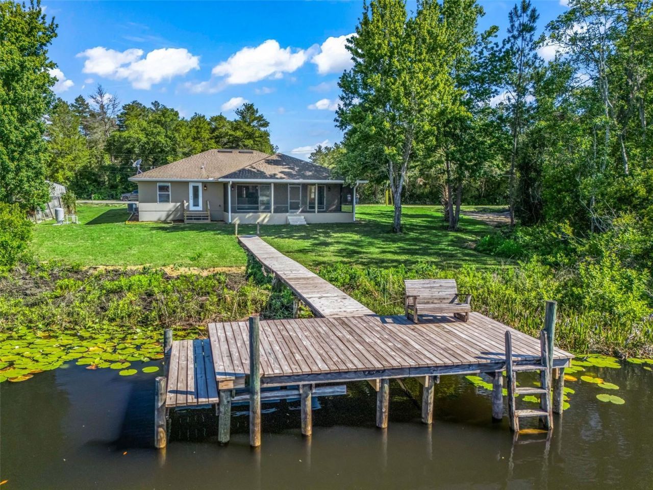 214 Fisher Run , Ocklawaha, FL 32179 Photo
