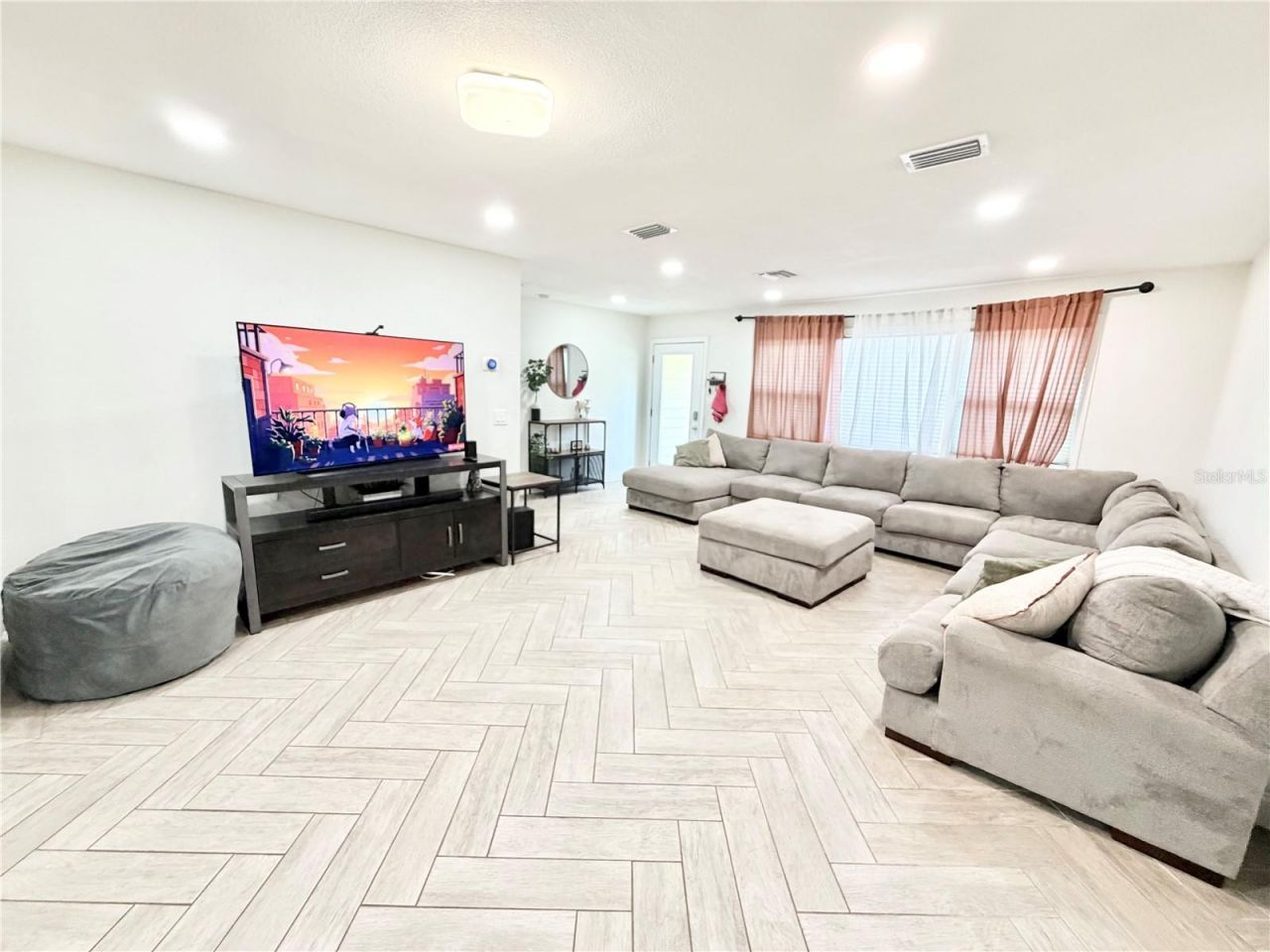 626 74th Street N, Saint Petersburg, FL 33710 Photo
