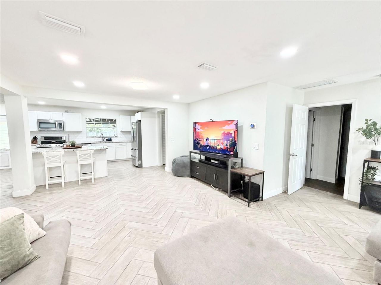 626 74th Street N, Saint Petersburg, FL 33710 Photo