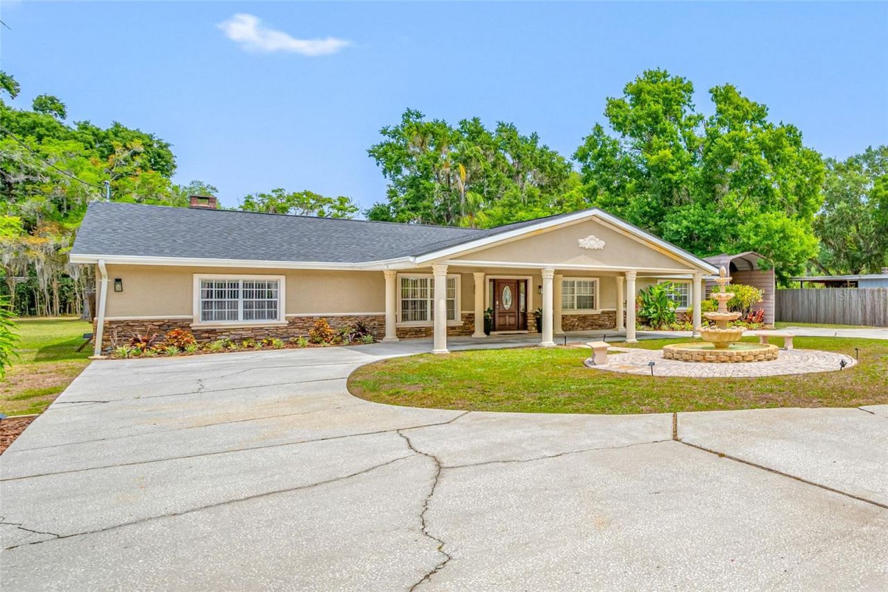 15314 Lake Magdalene Boulevard, Tampa, FL 33618 Photo
