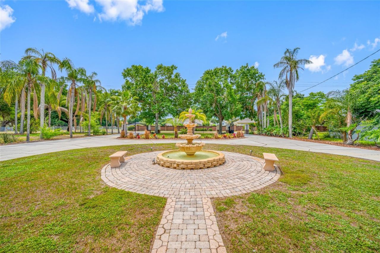15314 Lake Magdalene Boulevard, Tampa, FL 33618 Photo