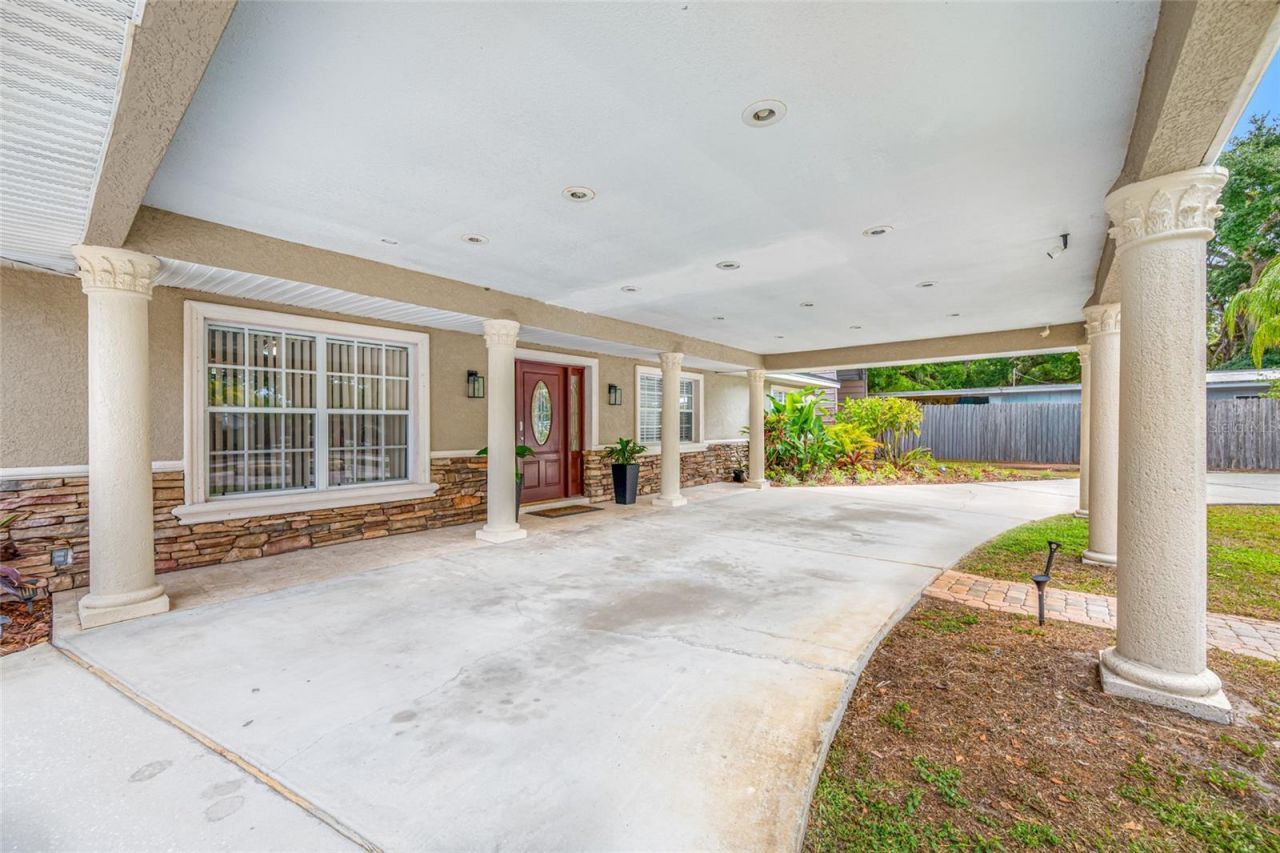 15314 Lake Magdalene Boulevard, Tampa, FL 33618 Photo
