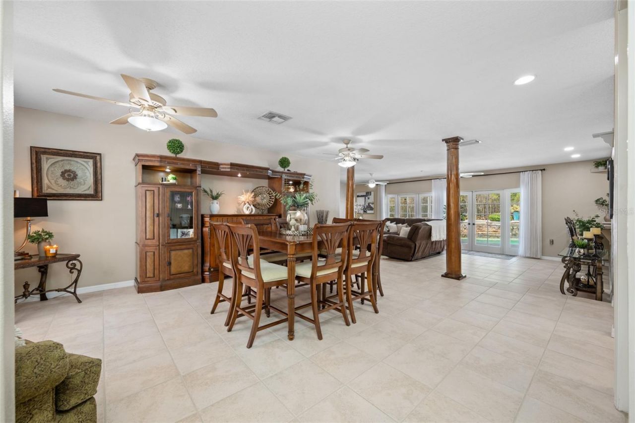 15314 Lake Magdalene Boulevard, Tampa, FL 33618 Photo