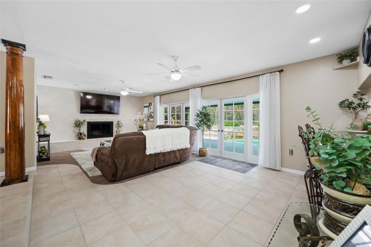 15314 Lake Magdalene Boulevard, Tampa, FL 33618 Photo