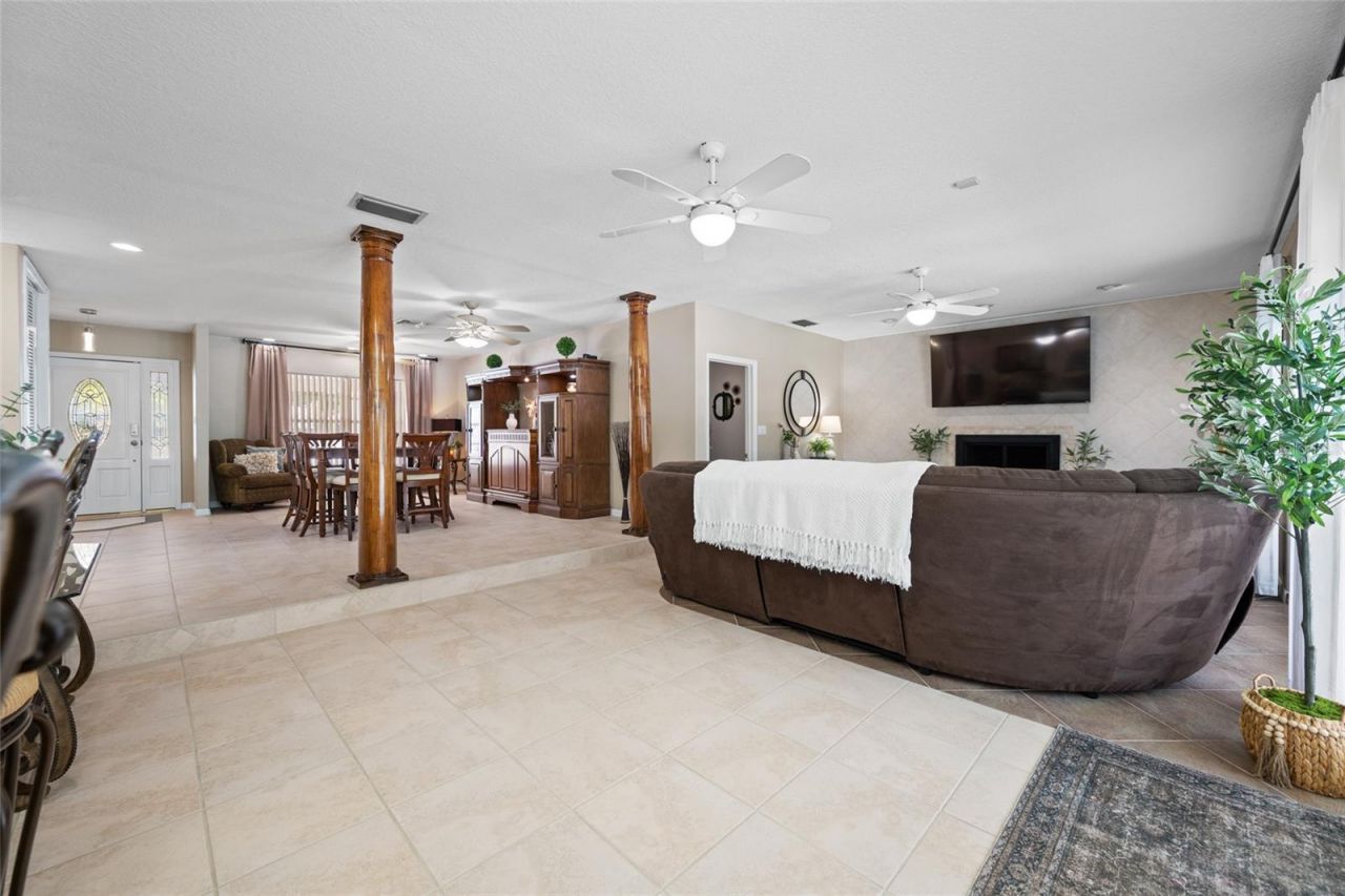 15314 Lake Magdalene Boulevard, Tampa, FL 33618 Photo