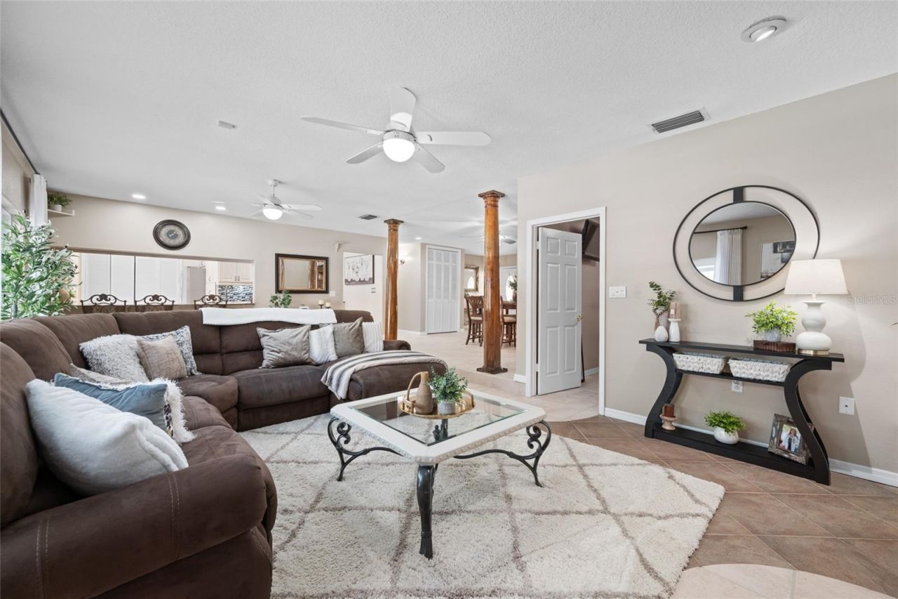 15314 Lake Magdalene Boulevard, Tampa, FL 33618 Photo