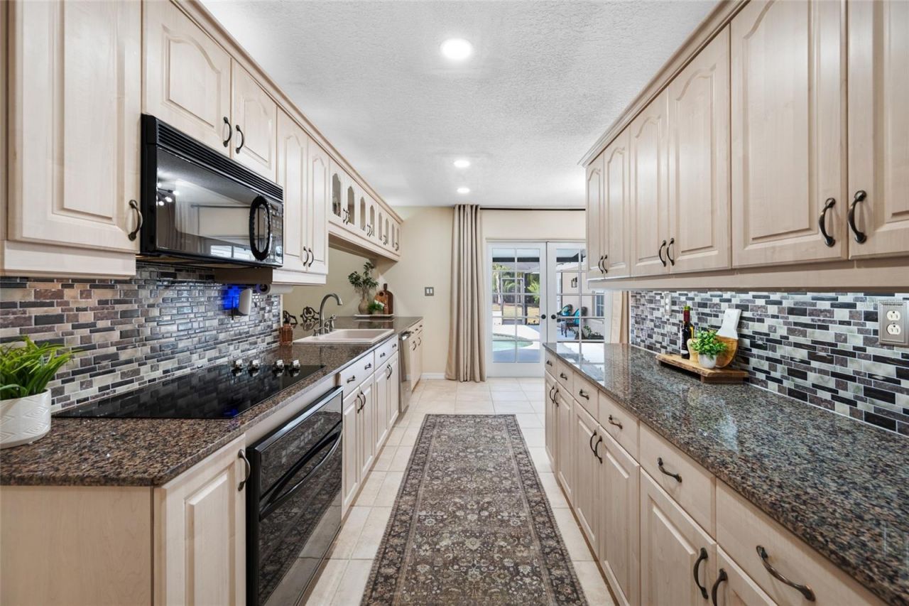 15314 Lake Magdalene Boulevard, Tampa, FL 33618 Photo