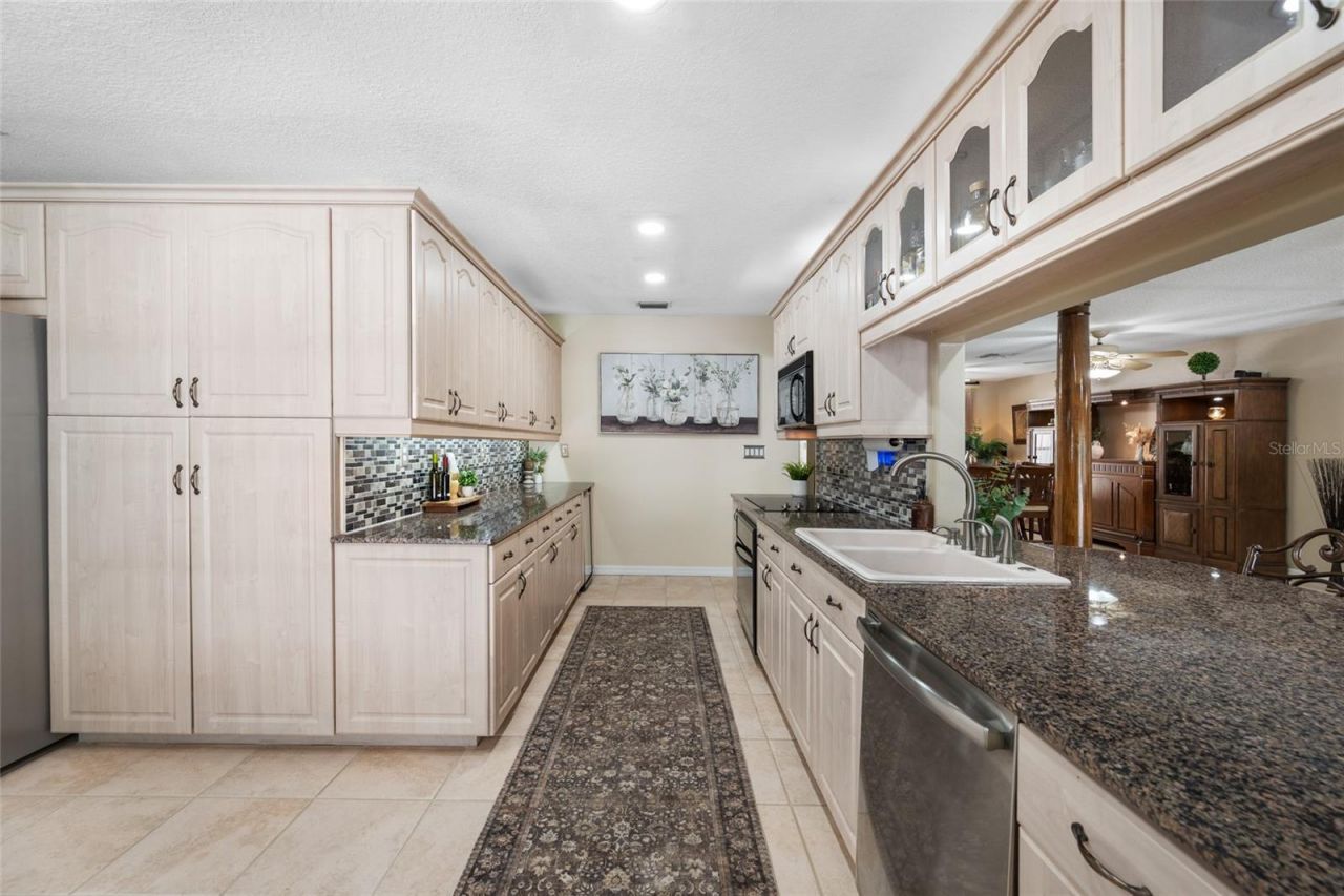 15314 Lake Magdalene Boulevard, Tampa, FL 33618 Photo