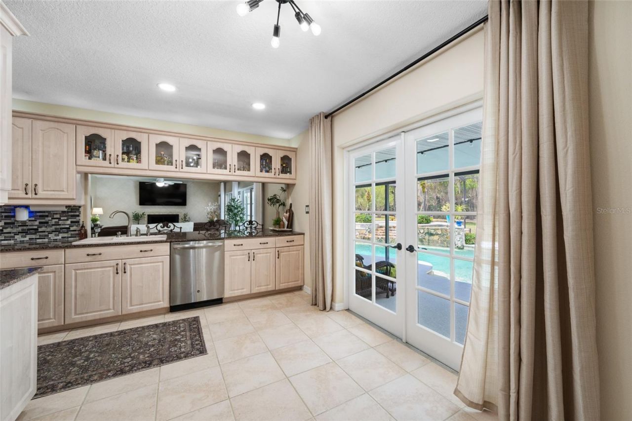 15314 Lake Magdalene Boulevard, Tampa, FL 33618 Photo