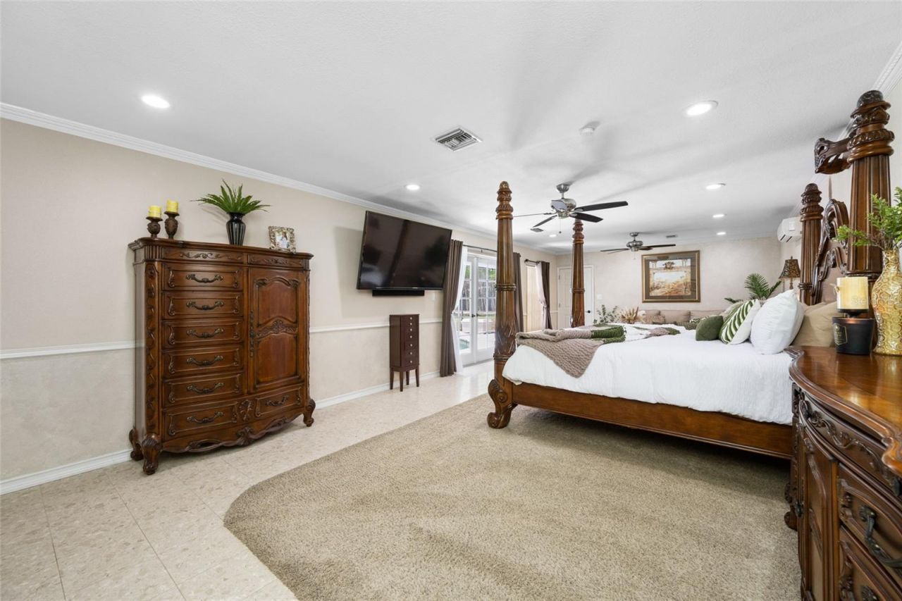 15314 Lake Magdalene Boulevard, Tampa, FL 33618 Photo