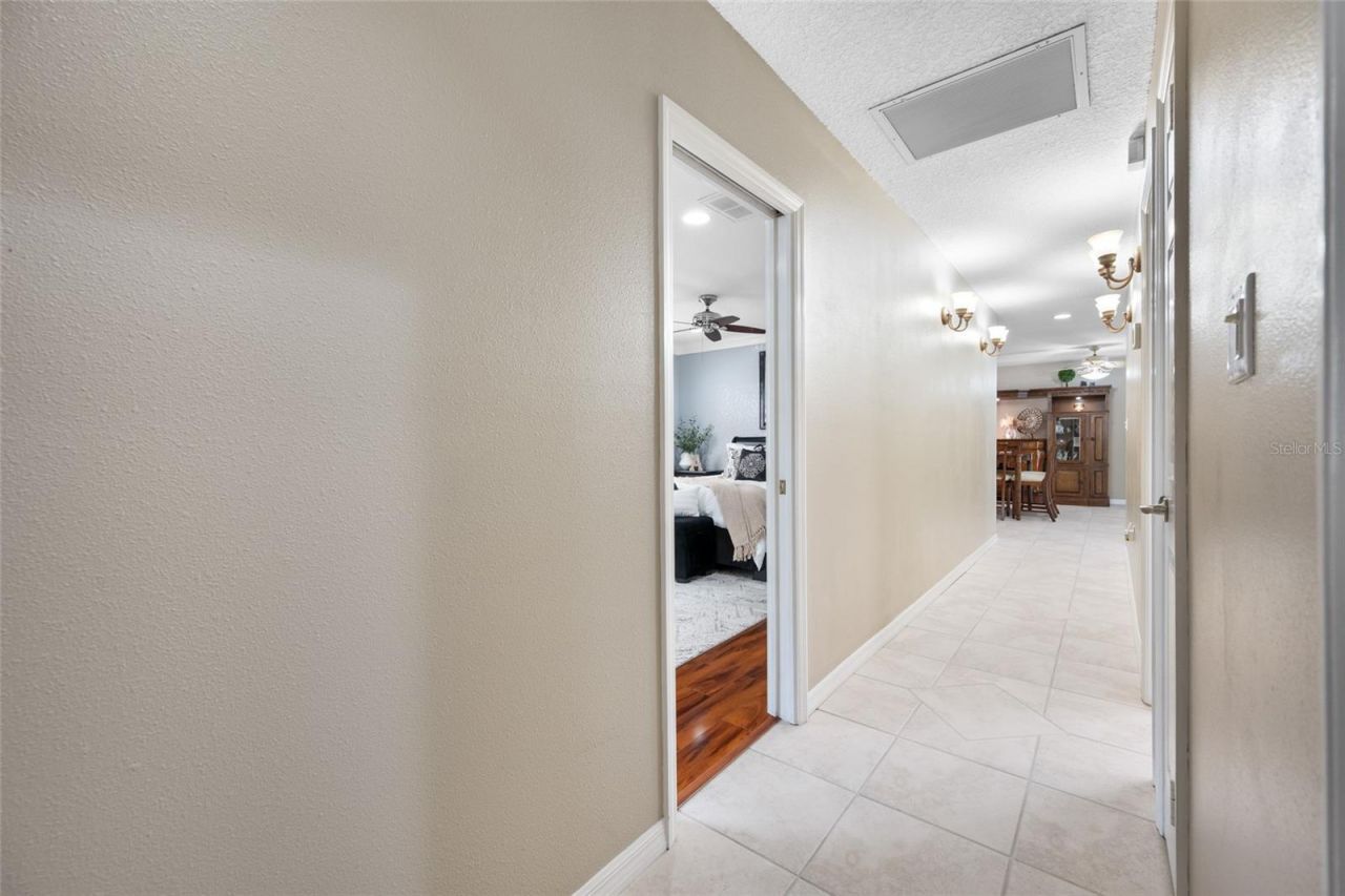 15314 Lake Magdalene Boulevard, Tampa, FL 33618 Photo