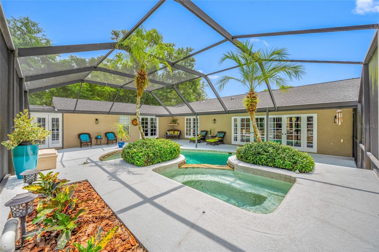15314 Lake Magdalene Boulevard, Tampa, FL 33618 Photo