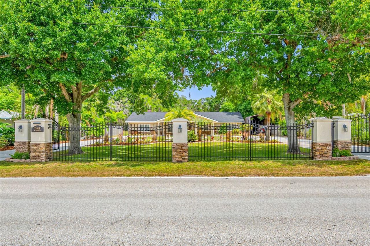 15314 Lake Magdalene Boulevard, Tampa, FL 33618 Photo