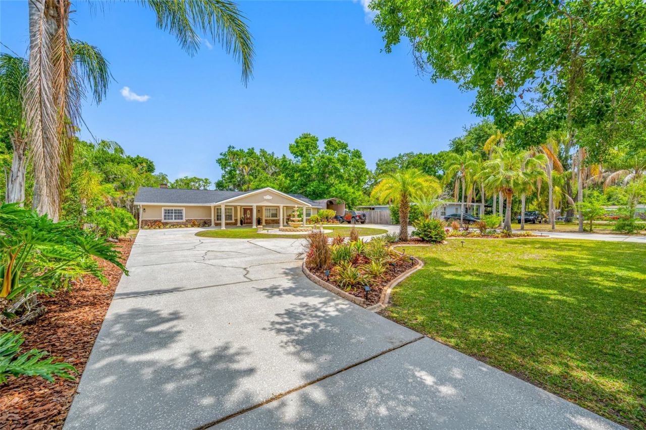 15314 Lake Magdalene Boulevard, Tampa, FL 33618 Photo