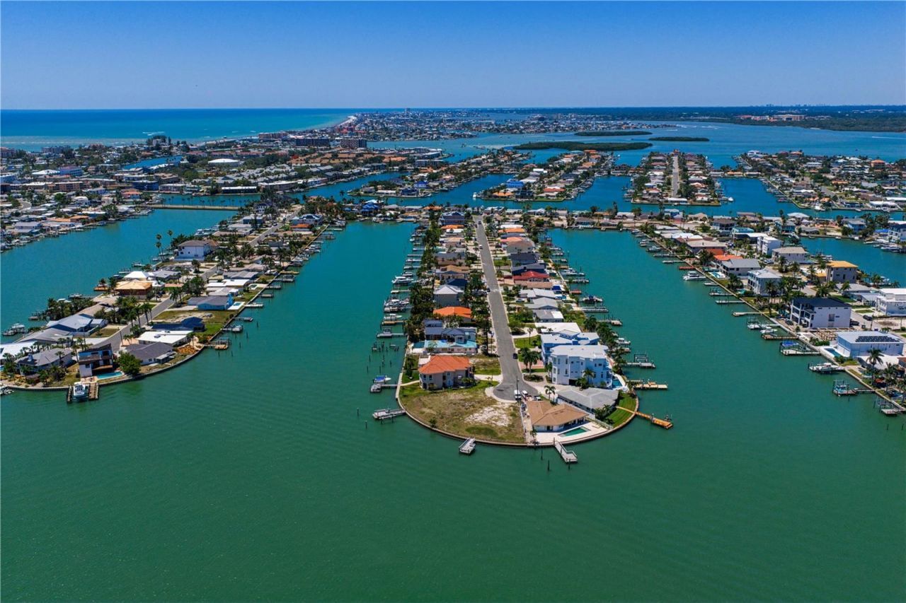 11050 5th Street E, Treasure Island, FL 33706 Photo