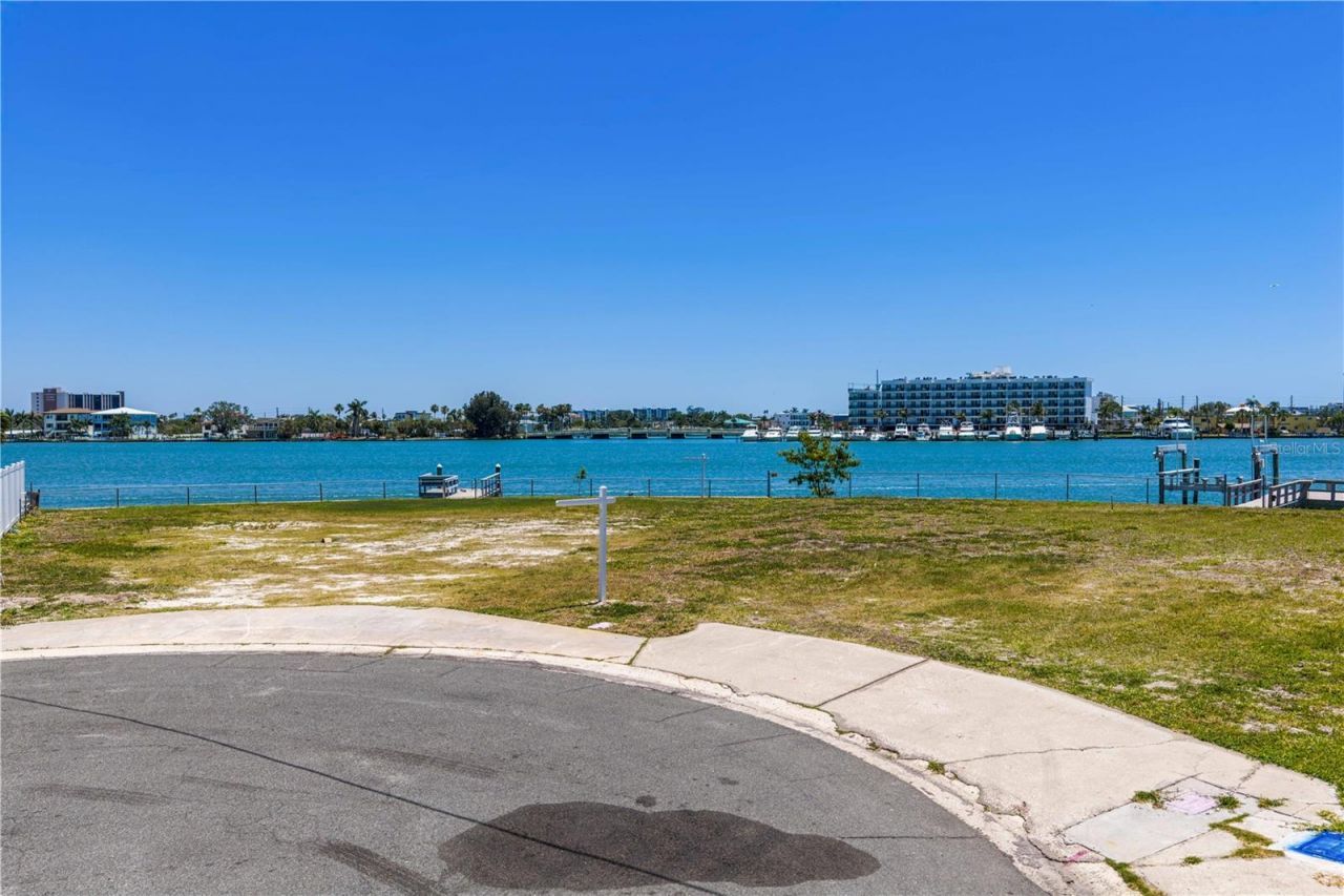 11050 5th Street E, Treasure Island, FL 33706 Photo