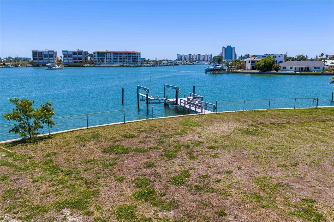 11050 5th Street E, Treasure Island, FL 33706 Photo