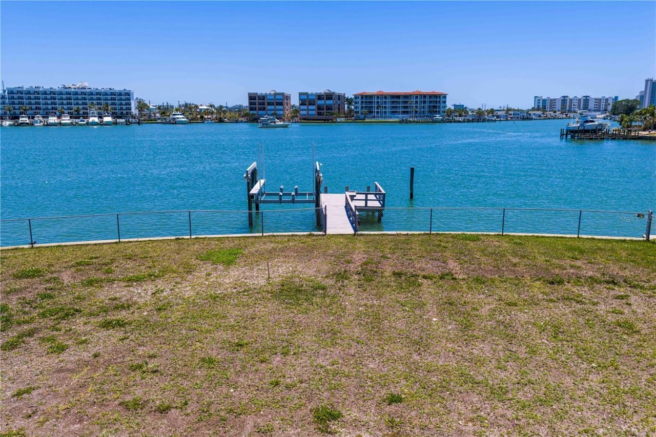 11050 5th Street E, Treasure Island, FL 33706 Photo