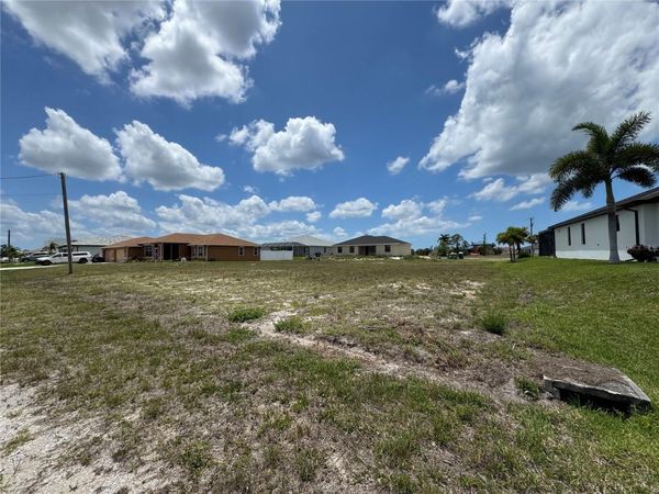 2018 NW 33RD AVENUE , CAPE CORAL, FL 33993