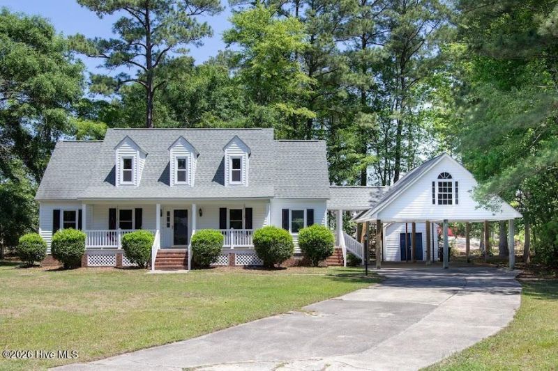 212 N Wedgewood Drive, Washington, NC 27889 Main Photo